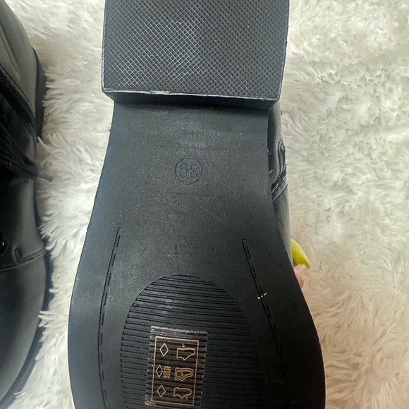 Le Chateau boots, brand new. - Picture 6 of 6